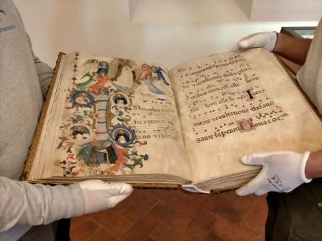 Angelo Tartuferi, direttore del Museo di San Marco,  presenta in un video il nuovo allestimento della Biblioteca di Michelozzo.